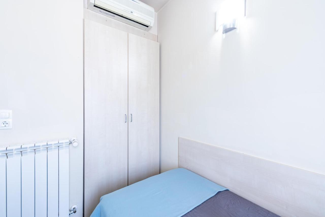 Residencia Universitaria Resa Giner De Los Rios Alcala de Henares Ngoại thất bức ảnh