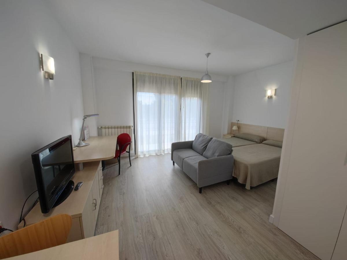 Residencia Universitaria Resa Giner De Los Rios Alcala de Henares Ngoại thất bức ảnh