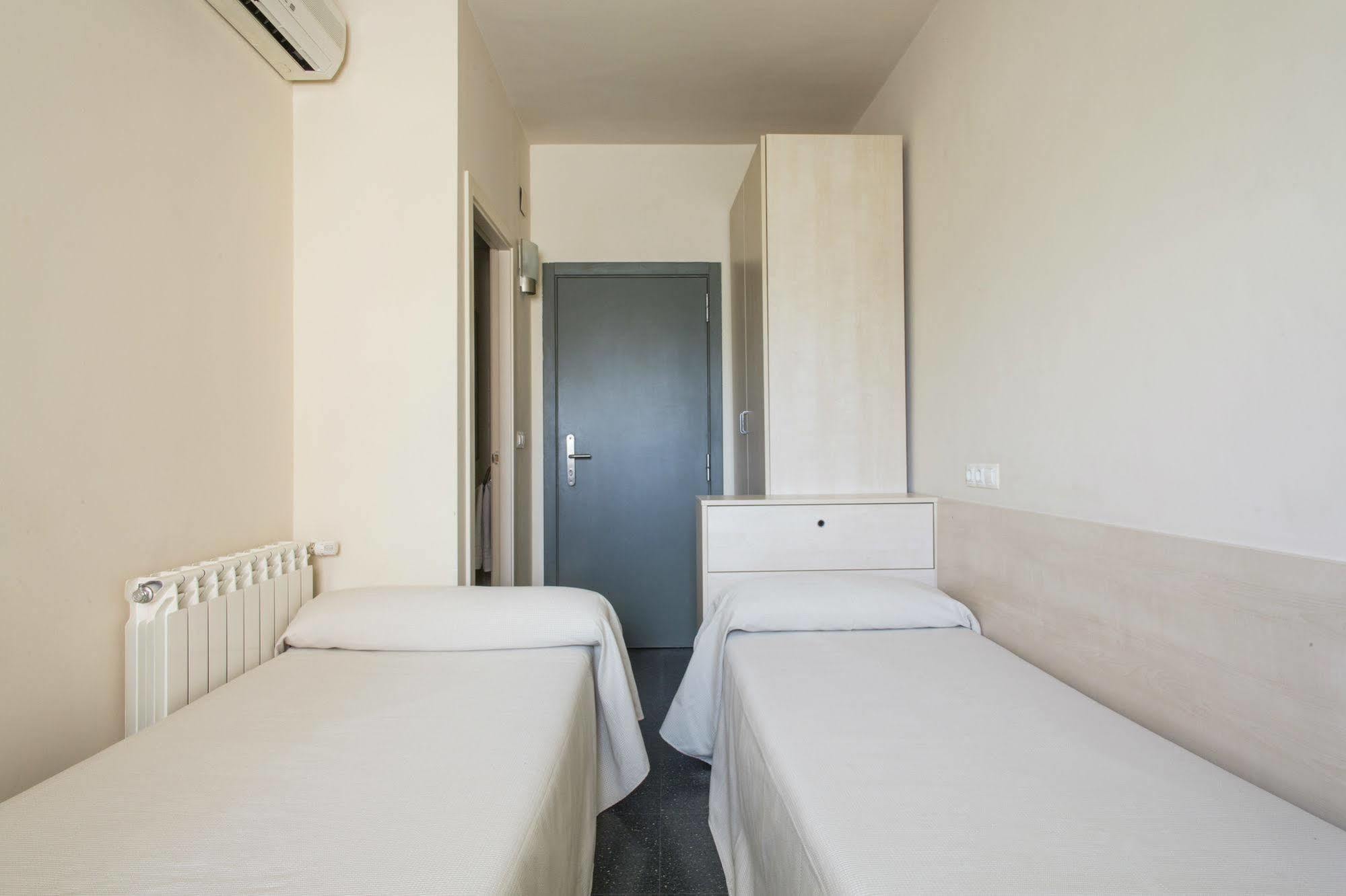 Residencia Universitaria Resa Giner De Los Rios Alcala de Henares Ngoại thất bức ảnh