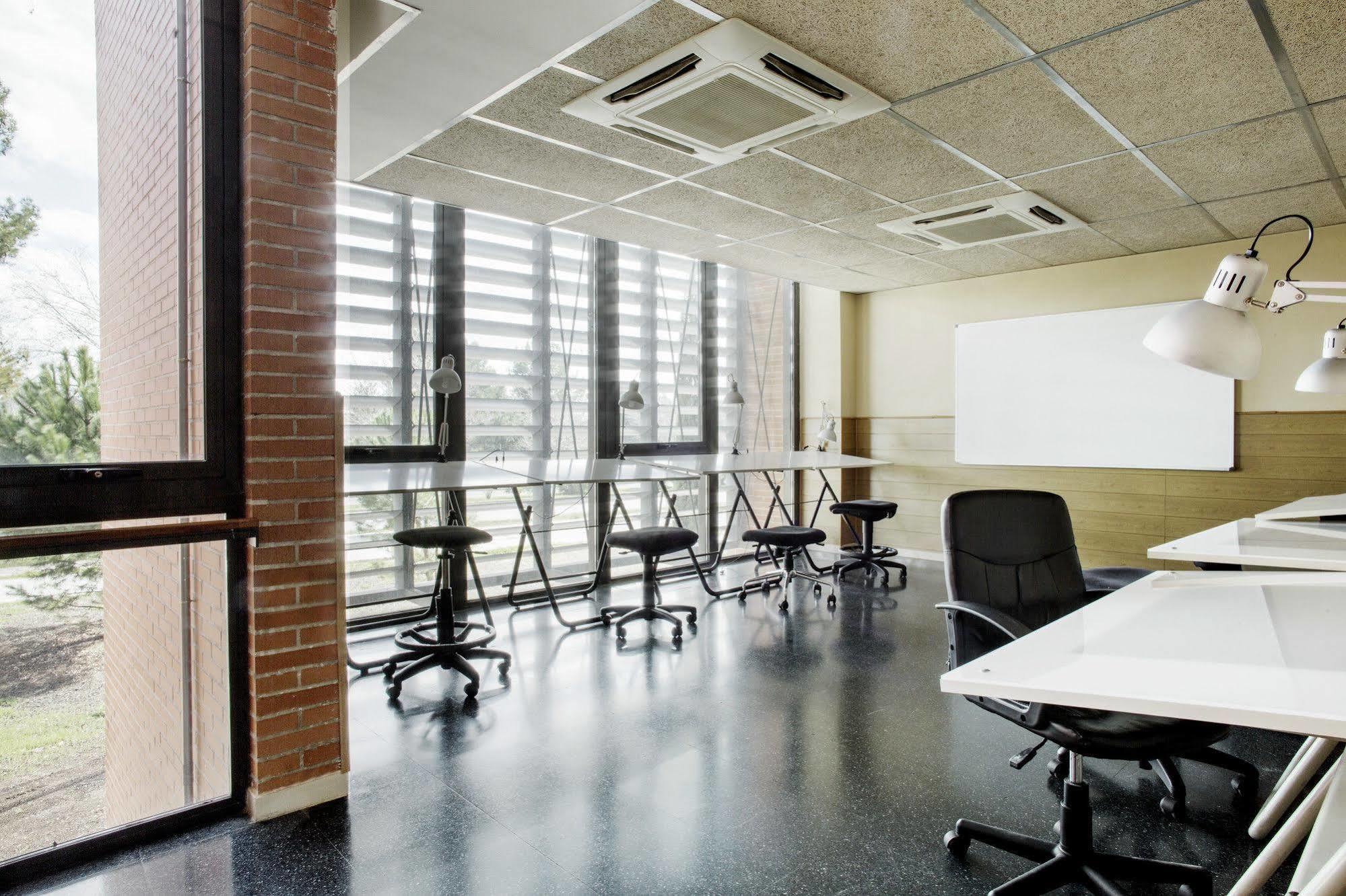 Residencia Universitaria Resa Giner De Los Rios Alcala de Henares Ngoại thất bức ảnh